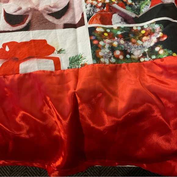 Hand made-sewn red Christmas Santa table cloth Vintage oblong - Picture 4 of 4
